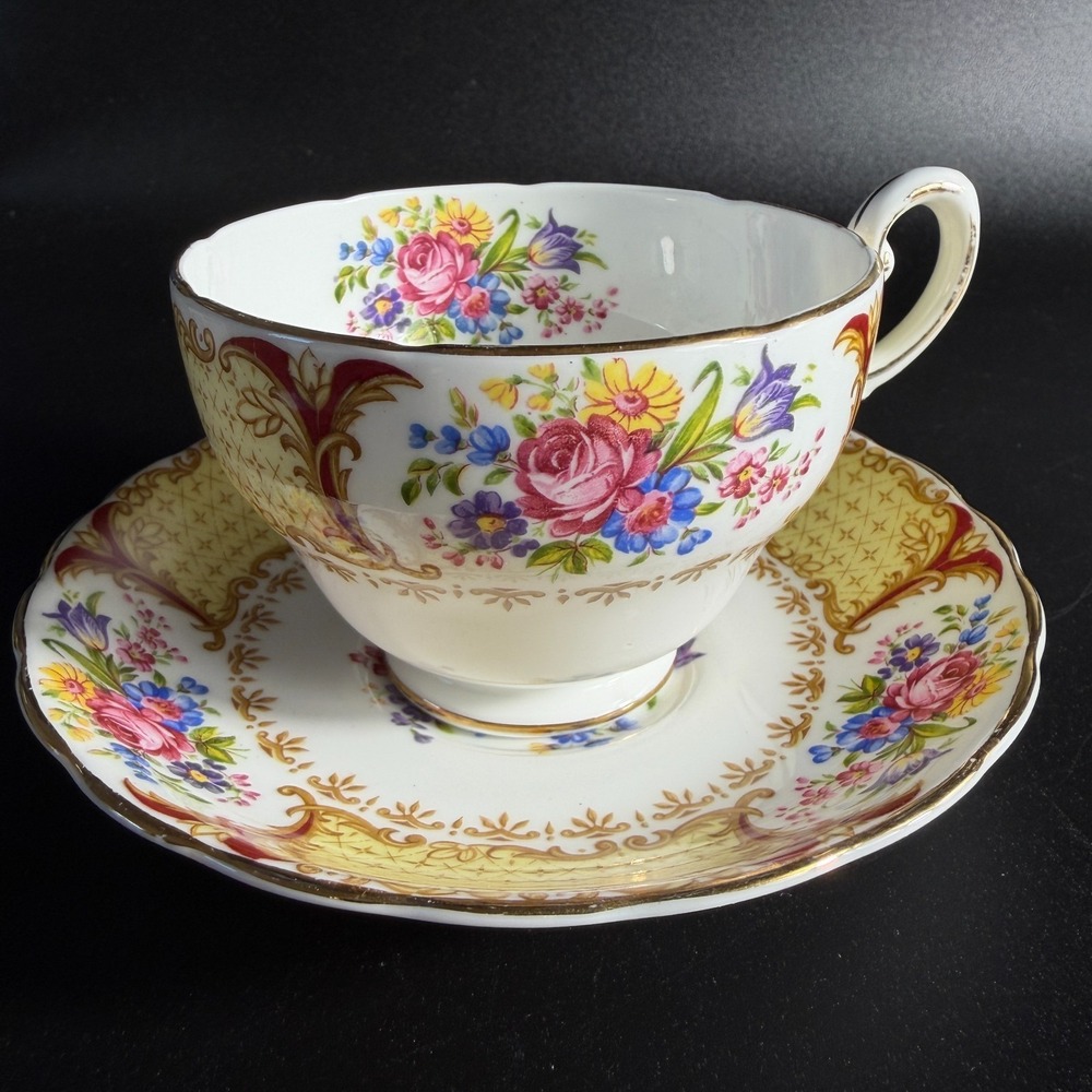 Vintage Tuscan Bone China Teacup Tea Cup Saucer England‎ Floral Gold Gilt (#115)